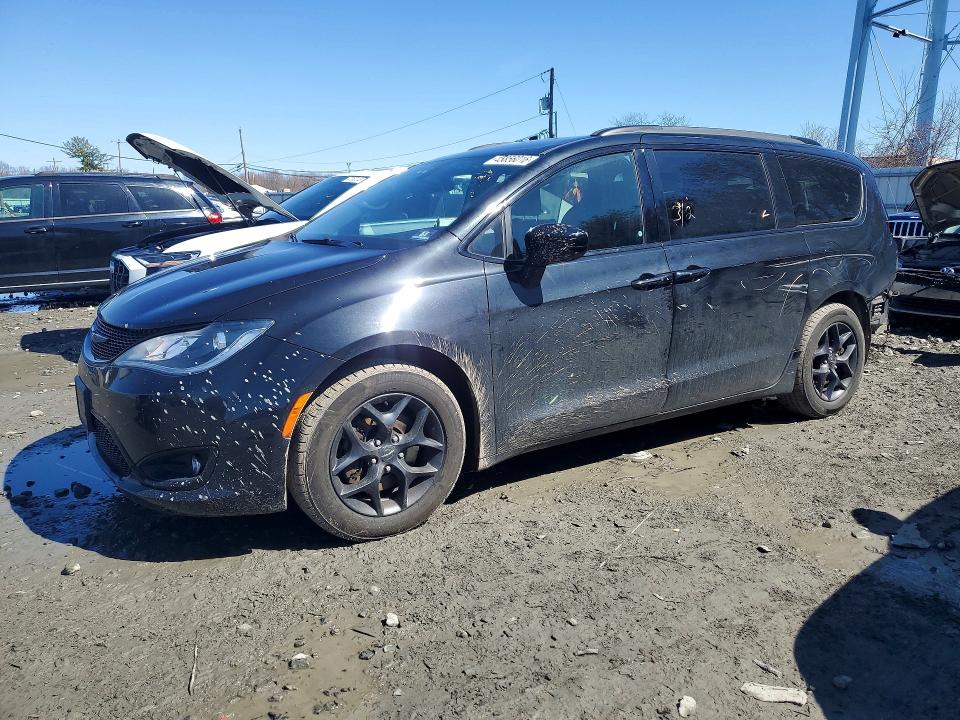 REAR END on 2019 CHRYSLER PACIFICA — Copart lot 45856016